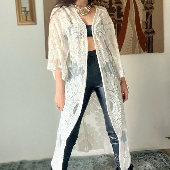 One Size Lace Kimono White Floral - Picture 4 of 5